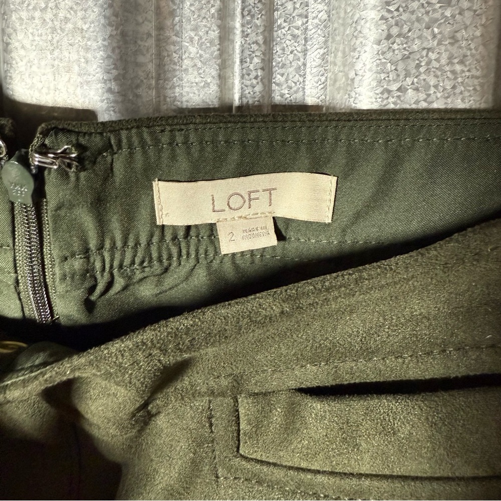 NWOT LOFT Olive Green Faux Suede Button Detail Mini Skirt, size 2, 60's 70's - Picture 7 of 9
